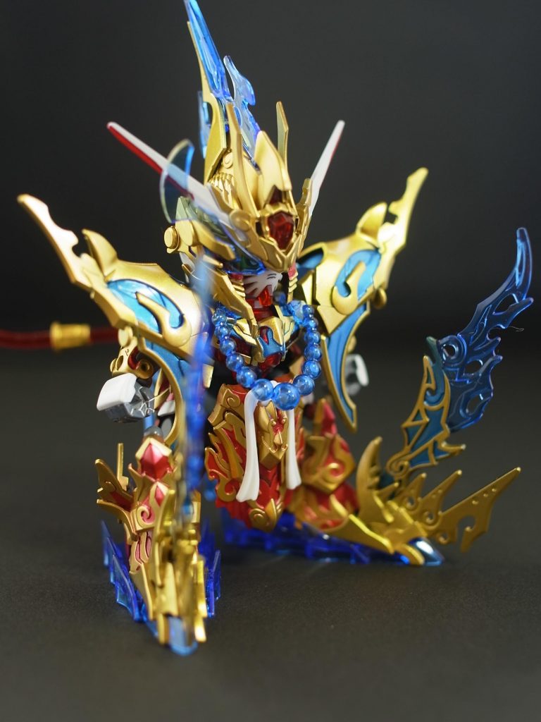 こちら、アクリジョンメタルブルーで塗分け。これも発色がよかったです。キラキラ感が足りなかったので、クリアでトップコートを重ねてます