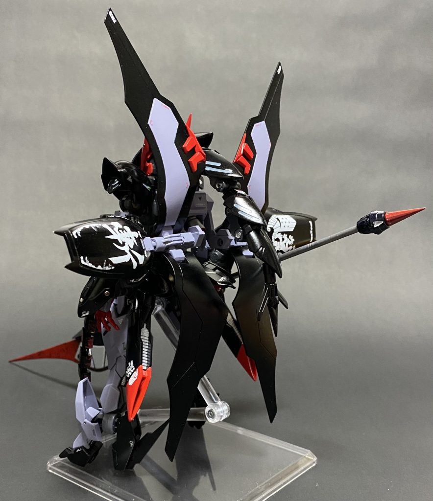 ステルスクロークを展開し無数のエイハブ•ウェーブを噴出。敵を撹乱させる。