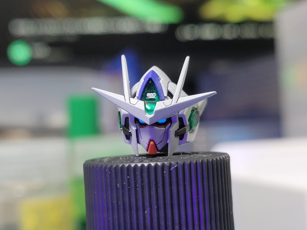 蛍光塗料とブラックライトによるツインアイの発光ギミック