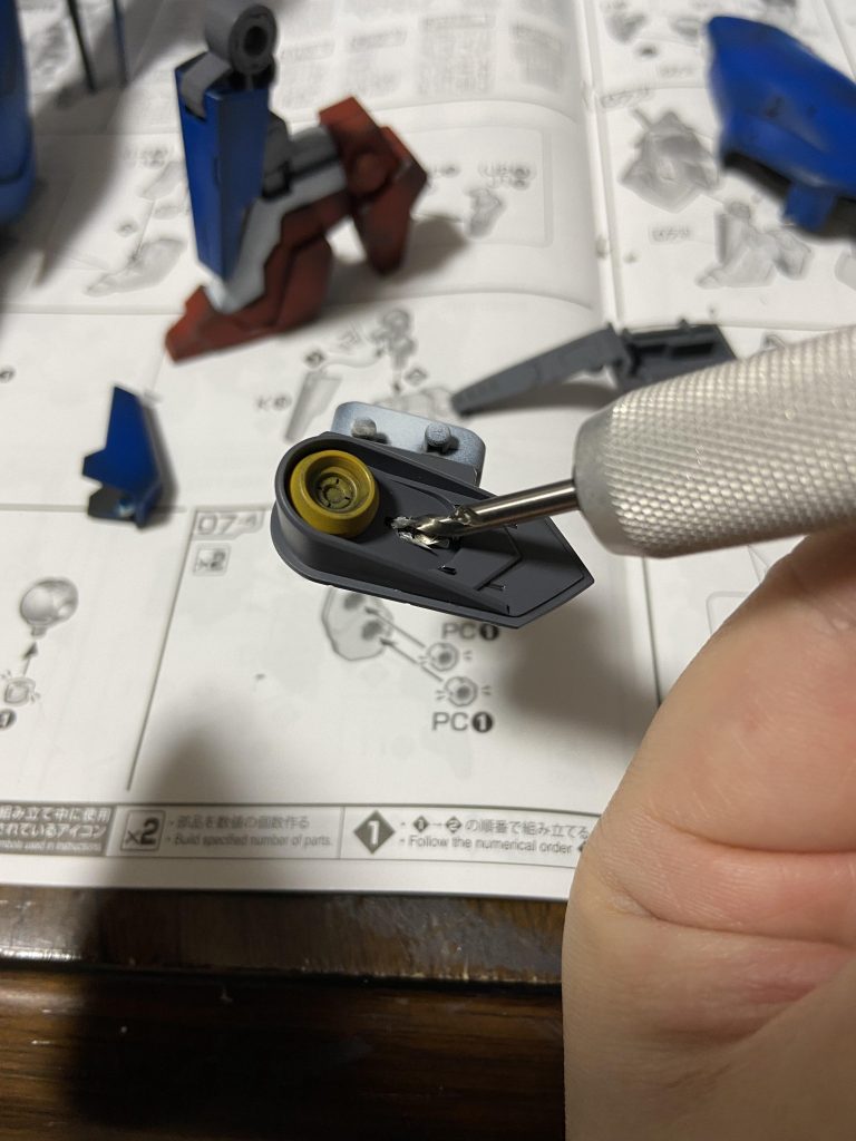 脚部のウイングパーツは余剰パーツのバウから拝借。