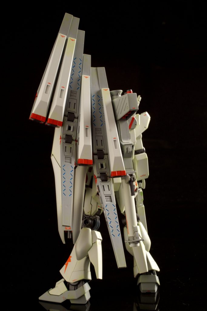 HGのフィンファンネルも、ちょっと色を落としていくと色々作業しやすいです。というのも、水色を入れやすくてサクサクと情報量を増やせました。