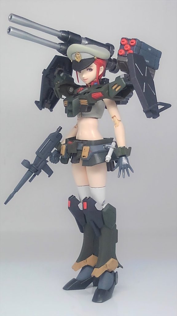 コマンド装備状態です。作成途中に武装を盛りに盛ったこともあったんですが、やり過ぎて錯乱後に正気に戻りまして、一周回って、いや180度変わってシンプルが一番かな、とこの形に落ち着きました。