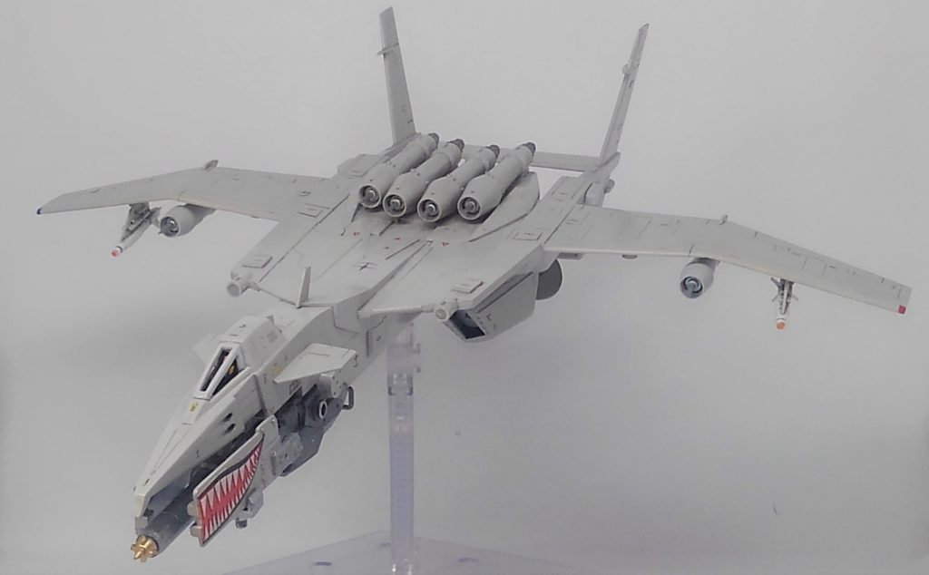 ミデア風味戦闘機です。マチルダさんを乗せてない時は自律戦闘するドローンみたいな設定です。ミデアと言えば黄色ですが、カッコ良くならないかな?と思いまして現代戦闘機っぽいライトグレー単色にしました。マチルダさんを乗せる時は中央部のパーツを外してハンドル付きのパーツに交換し、下部にローター付きの足を3本付けます。