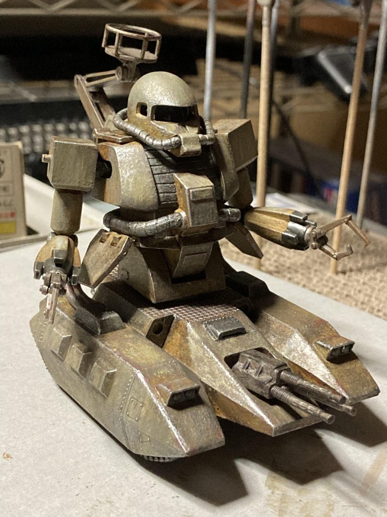 シルバー、ブラック、ブラックグリーン、ブラウンなどでドライブラシやピンウォッシュ、銀ハゲなど