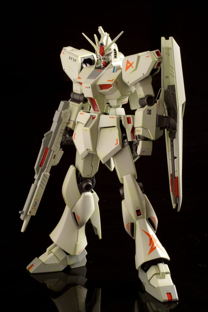 HGの部品は排除して、素のEGの状態。フィンファンネルとかなくても、個人的にはいいキットだと思います。ただ、関節があっという間にユルユルになるので、肩や股関節はボールを太らせないといけなくなるかと。EG全般がその様子。