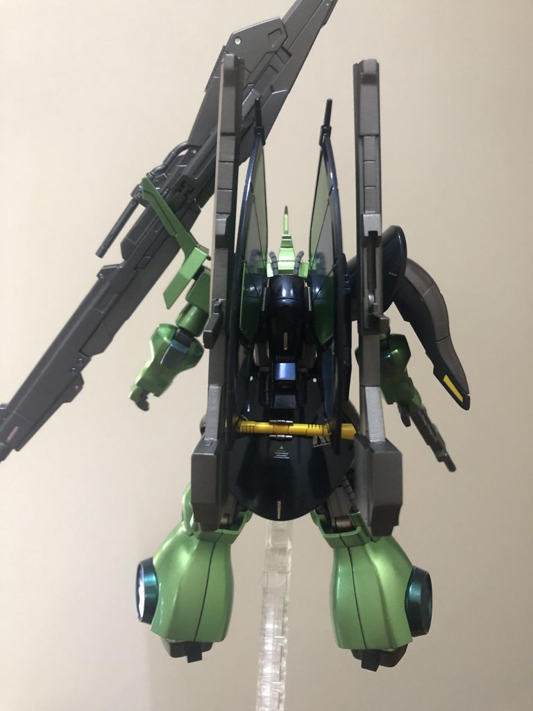 クレイバズーカ一丁とライフルは引退させた旧HG百式からコンバート、ハイメガランチャーはガンダムベース限定のシステムウェポン008です。