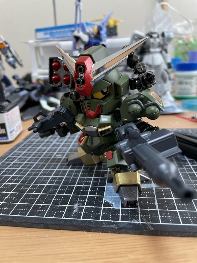 キメの1枚!デカールを貼ってSDでもちょっとシリアスな風になりました?(笑)