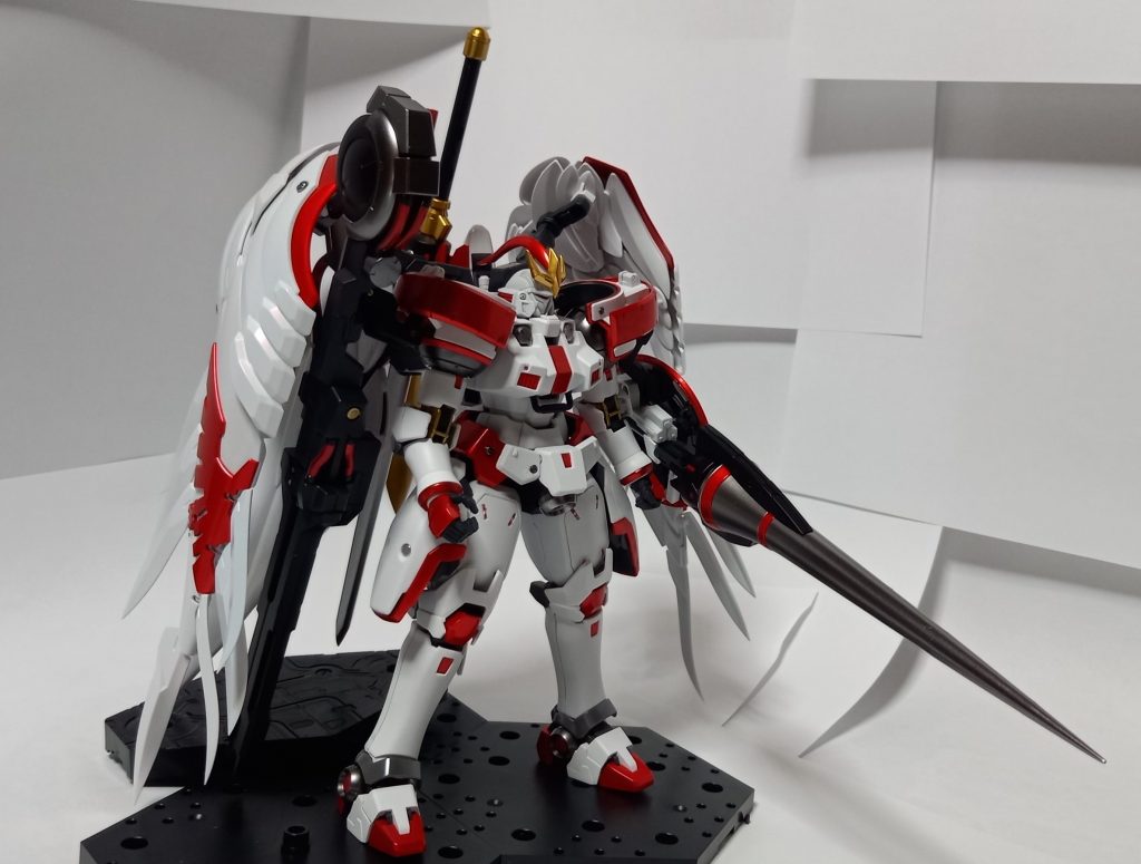 何気に初めてのキャンディー塗装(赤)+パール塗装(翼)ですが割といい感じになりました。カラーですが、ネットでも大体は白と青が中心だったので、今回白と赤のツートンにしてみましたが、思いの外いい感じになりまして満足です。