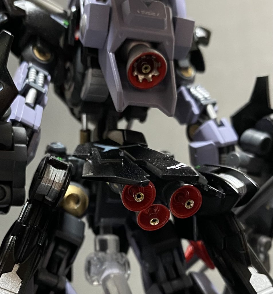 リアスカートには3連バーニア。