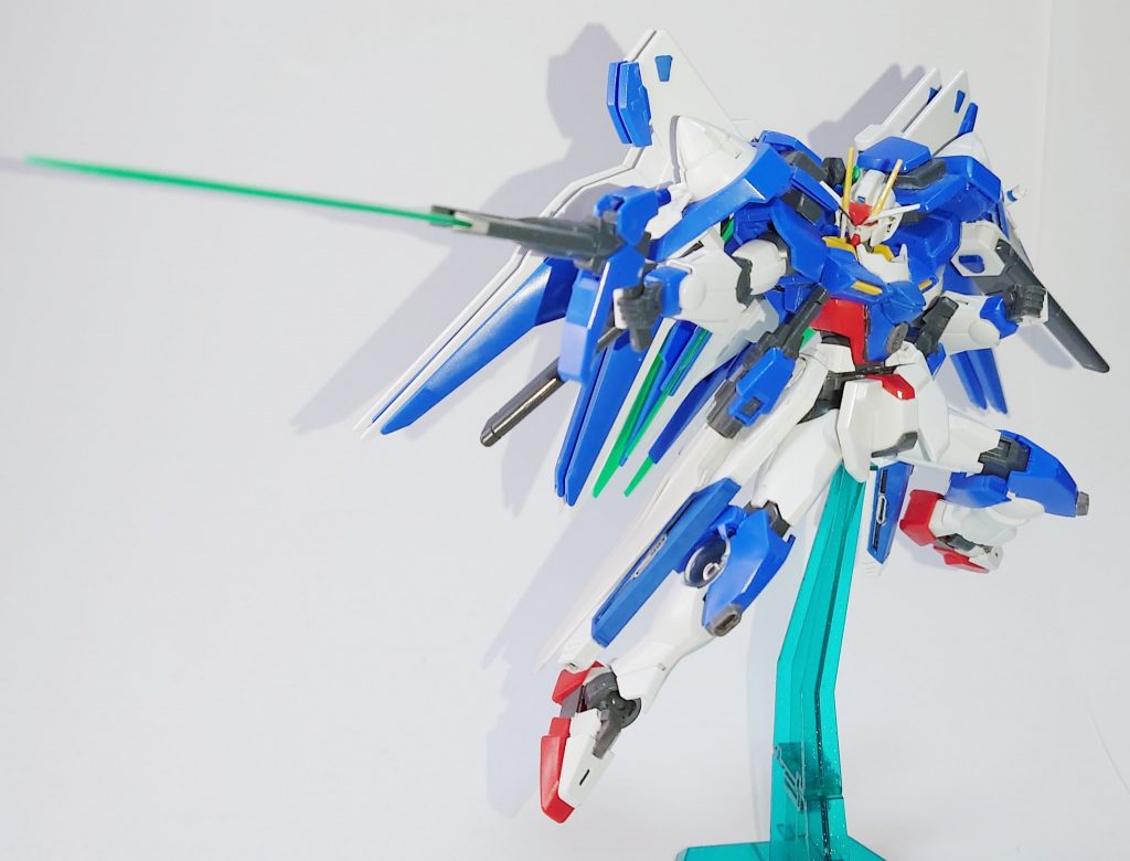 GNソードⅤ ライフルモードGNソードⅤを持っている状態で背中からライフルを取る余裕がない時に使用。