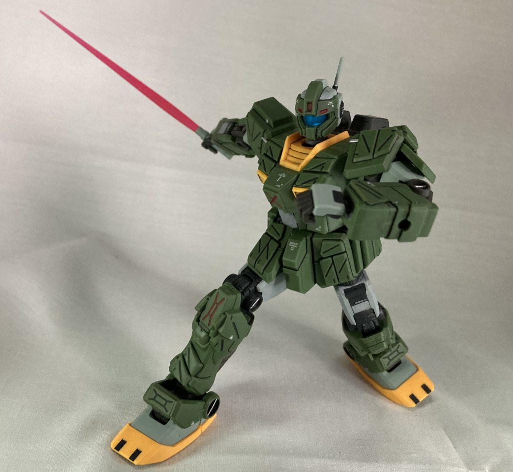 スピアから一本外してビームサーベル横格闘って感じのポーズ