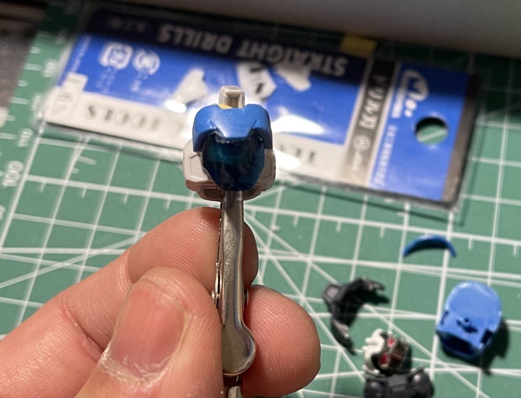 どうしてもアデル感を出したくて接着しました!後ろの無残なアデルのヘッドパーツは挑戦の結果失敗してしまいました。。。