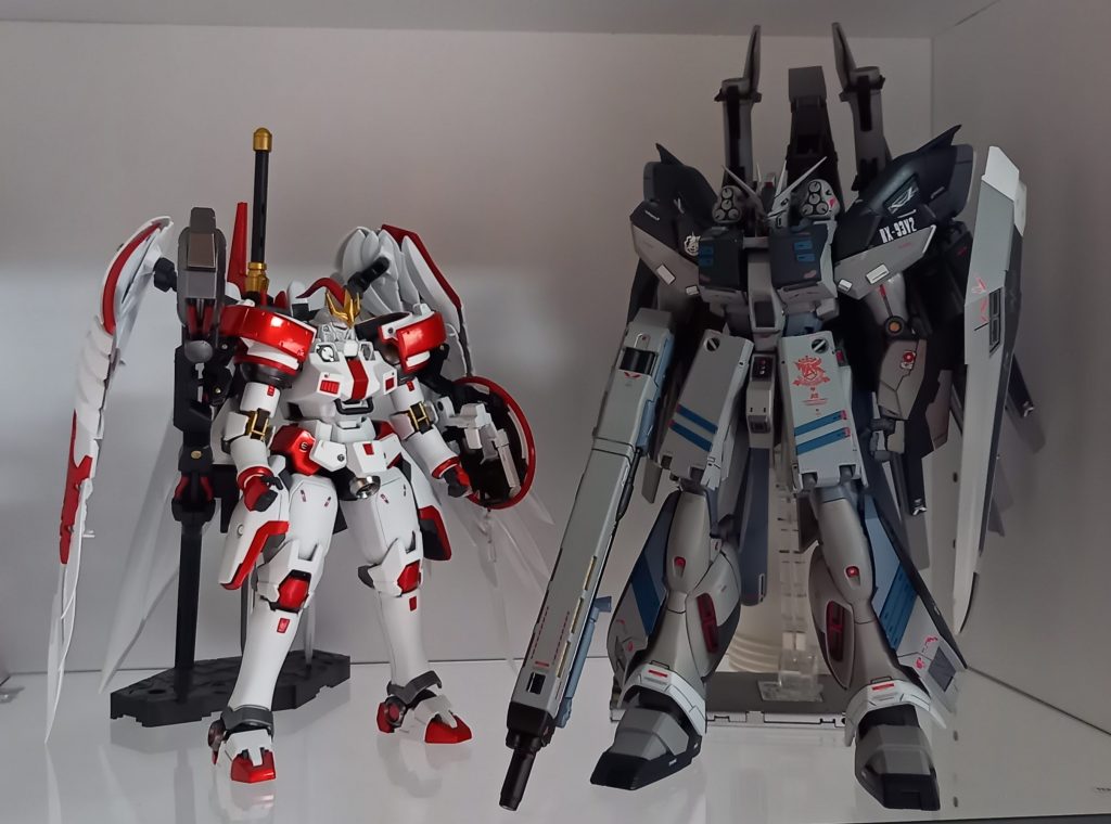 以前作ったMGHi-νと。高さは兎も角、ボリュームは負けてない…。