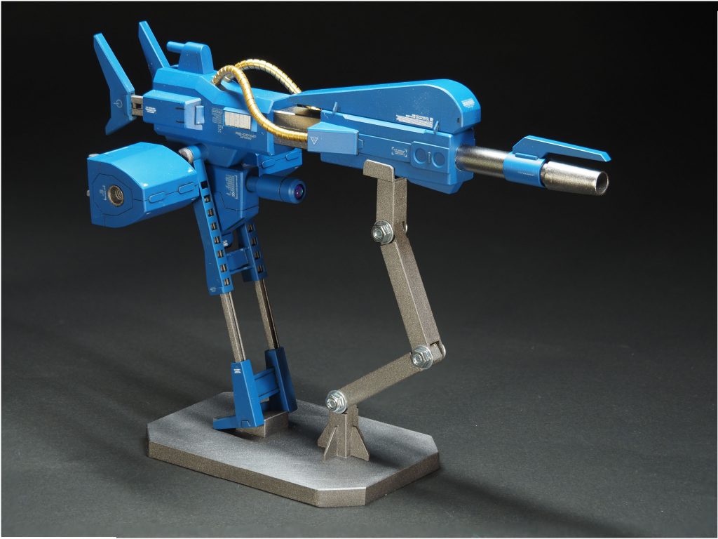 今回フルスクラッチしたメガバズーカランチャー。有り物はハンドル部分のサイドのスラスターのみ。ほかはプラ板やプラパイプを切った貼ったしてイチから手作り。なので、よく見るとおかしなところだらけなので、サラッと見ていただけると助かります。