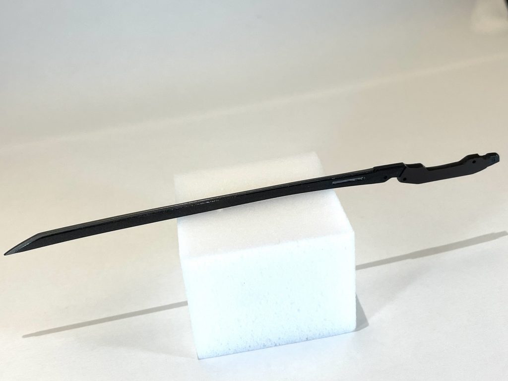 刀に関してはMGRの雷電が使用している様な高周波ブレードをイメージして作りました。