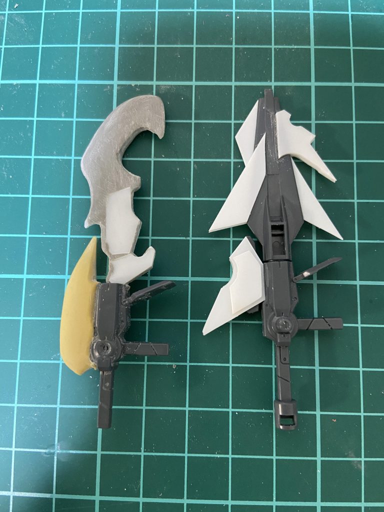 武器も制作！魔剣の芯はほぼ食パンの袋止めるやつでできてます！刃の部分無くしたからなんて言えない。笑 