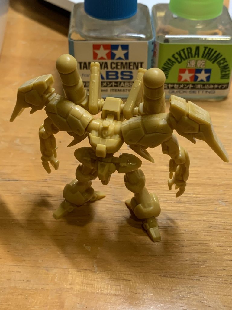 仮組み状態。できる範囲で合わせ目は消してあります。