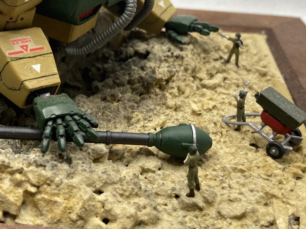 やはり人物がいるとジオラマに説得感が出ますね!ただ1/144スケールだと塗装が大変ですが💦