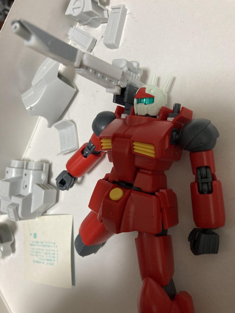 ビームキャノンのフィッティング時。キットのパーツはアクセントくらいに残ってます。