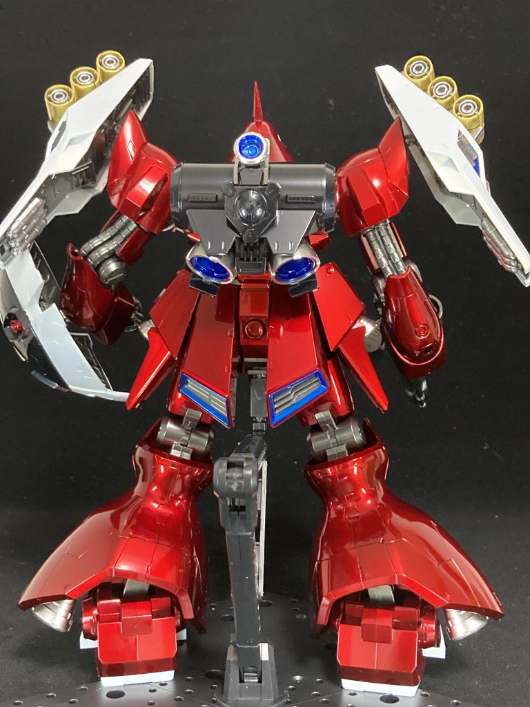 リアスカートに部屋が写るw                           脚部のツヤツヤ感がお気に入りです。　　　やっぱりガイアのクリアレッドは最高。