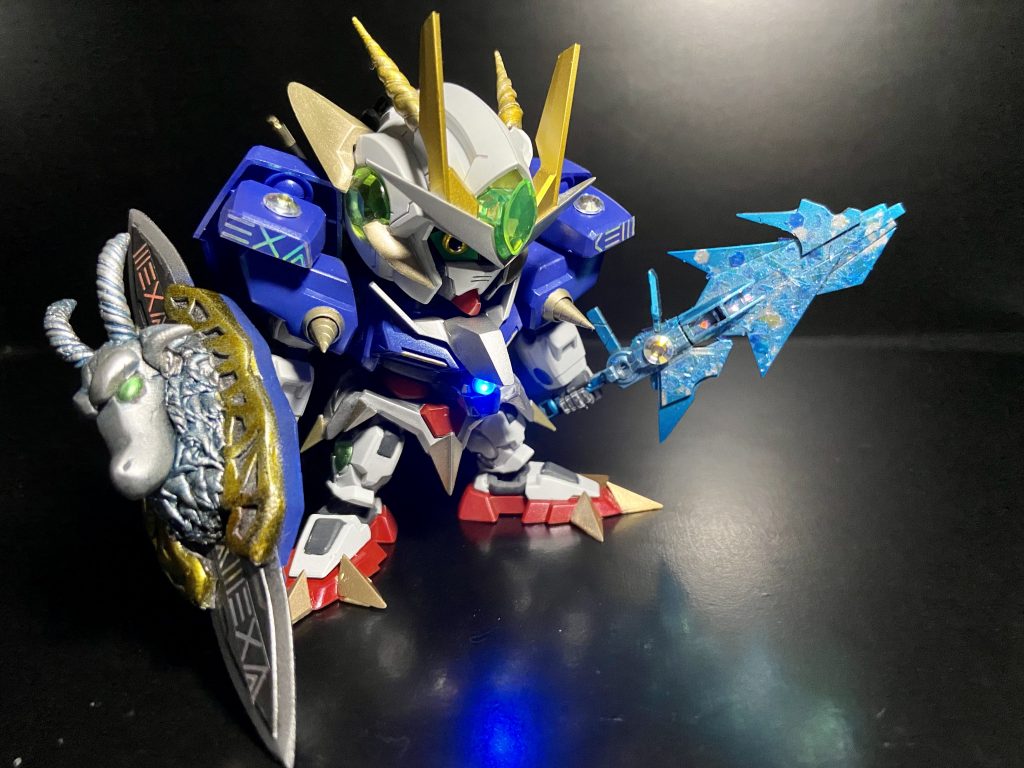 霊剣ソレスタルエッジを手にし、双極の剣を手にしたリペアランダーは盾に封印されていた力を解放、両肩にガンドライブをまとったダブルオーランダーへと覚醒する。