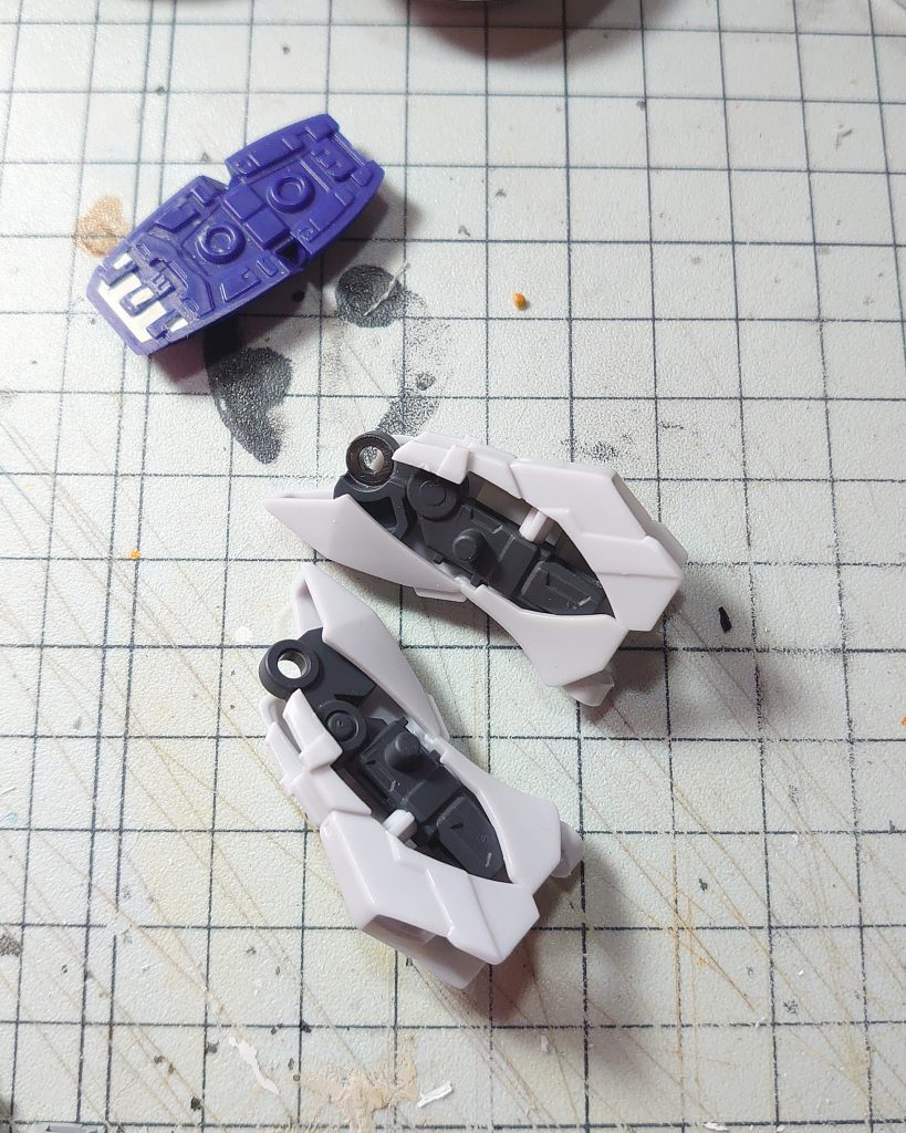 フレームはすでに塗装済みです。