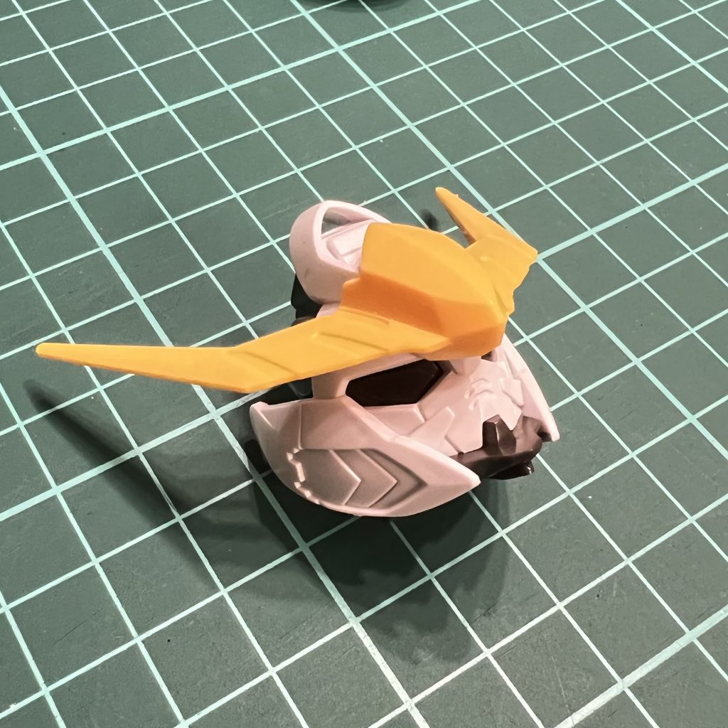 BBのバルバトス頭部です。手を加えるかどうするか考えましたが、やはり最近のSDキットは顔だけはかなりしっかりしているのが伝わってきます。「この頭を使え！！」と公式から言われている気すらあると思いますww