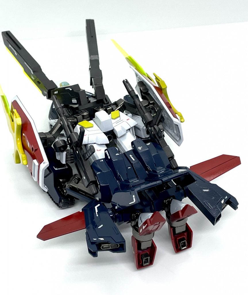 Gアーマー形態を後ろから見た状態。