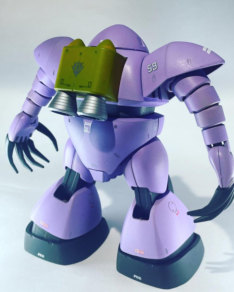 元のゴッグ以上にカラーがシンプルなハイゴッグなので地味になるかなと思いましたがこれはこれで悪くないかなと。