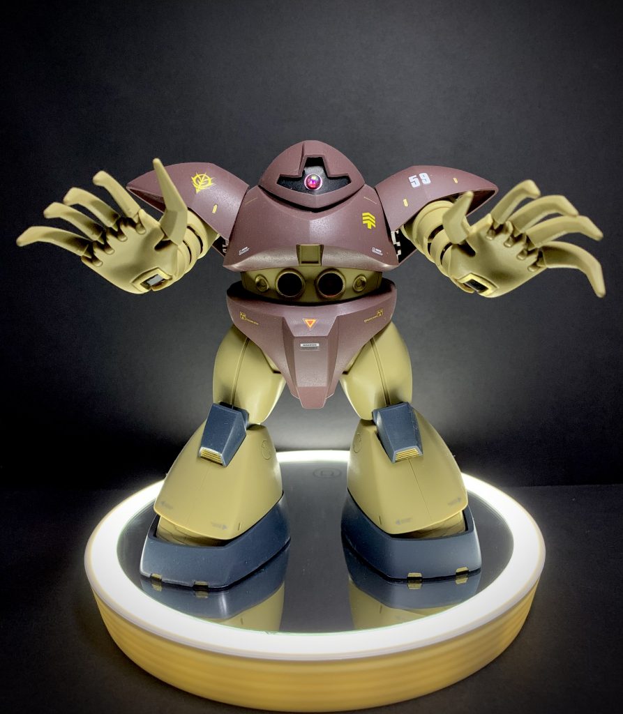 もうこのライト付きミラーに乗せて置けば、それなりに映えてしまいますね。