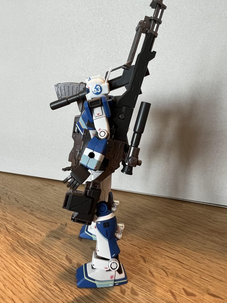 ガンダムベースのシステムウェポンキットのライフルをネオジム磁石でランドセルにつけました。ライフル側の取り付けサイズの都合で2mmサイズの磁石となり、ポロリしやすいです。。