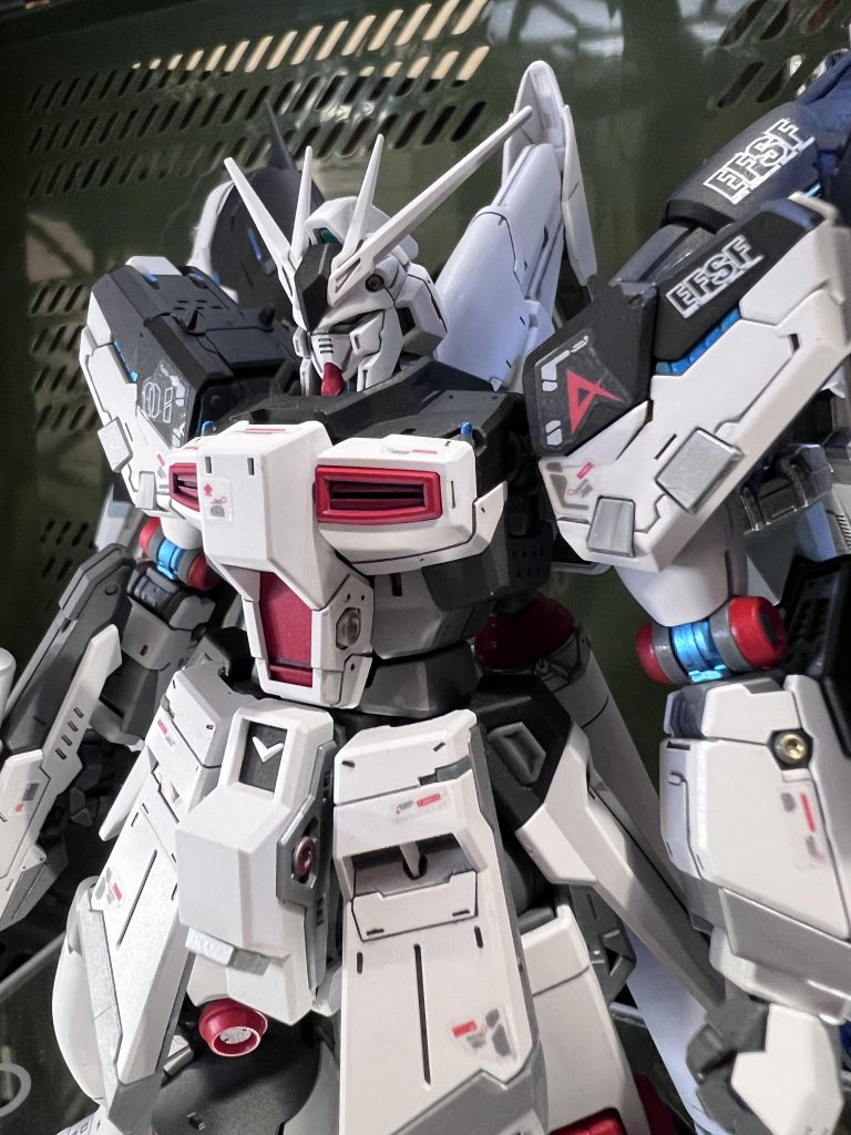 Hi-νガンダム typeR アムロ機–4枚目/制作者：真樹京介