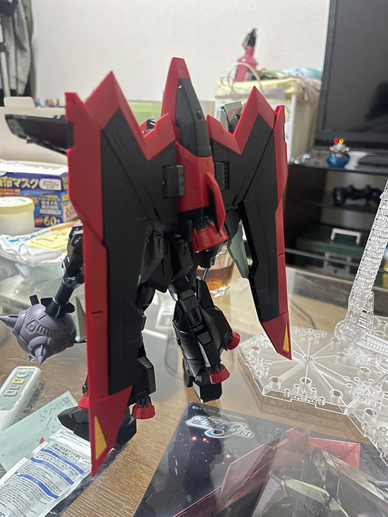 なんか気持ちHGのレイダーよりバックパックがでかい印象