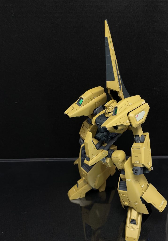 肩のダクト(?)は、装甲解釈で作成しました。ダクト=穴 が肩の中央にあるのって、意味がよくわからない、、。