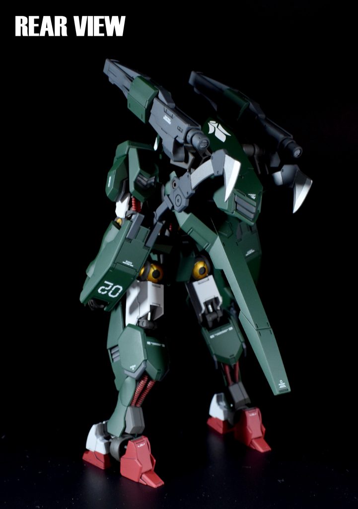 近接戦闘用にはアサルトナイフを装備。 ライフル以外の武器は鉄血のオルフェンズ MSオプションセット7のもので、厄災戦時仕様と同様のナイフとキャノンにしました。