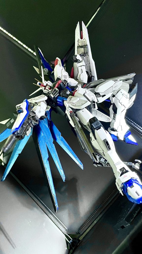  組み立て中にパーツがネジ切れるというハプニングがありましがたエクリプスのパーツを拝借しました。エクリプスありがとう。   