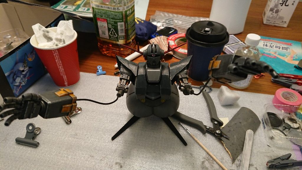 牛乳を飲んだり、お茶を飲んだり、珈琲を飲んだり、休足時間を貼ったりしたがら、頑張って汚している画... 