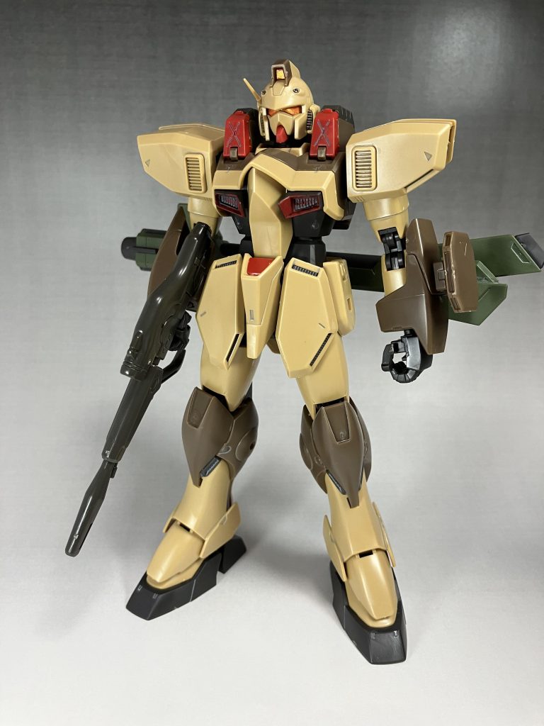 スミ入れとメインカメラ部の塗装、バルカン部分にハイキューパーツのガンマズルを組み込みましたまだまだキレイで汚すのにわくわくしちゃいますね