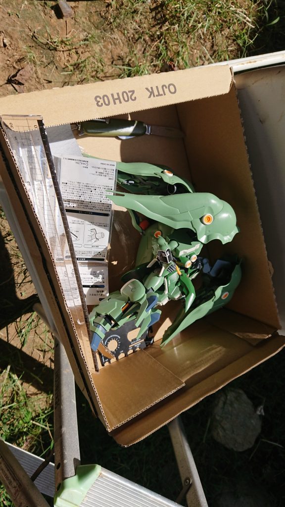 分解しやすいように、天日干しされたジャンククシャトリア...