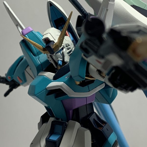 HGCEデスティニーガンダムの最後の進捗です。部分塗装が終わって残りはデカールワークのみとなりました。……前より時間がかかっちゃったな()ちょいとだけ撮影してたら腰部の股関節の軸パーツが折れました()やめてくれよバーニィ……やっちゃいなよ！(接着)そんな偽物なんか！(接着)というか実を言うと設定でっちあげてないんですよねこの子()まぁ適当に考えればいいか！（2枚目）