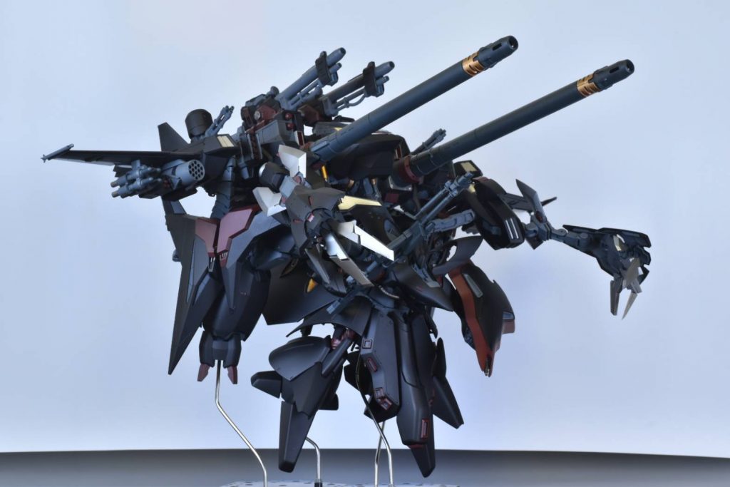 ロングレンジバスターキャノン×221連装ミサイルポッド×28連装ミサイルランチャー×2マルチミサイルポッド×214連装ガンランチャー×24連装大型ミサイル×2ハイブリットキャノン×23連装ミサイルポッド×2単装対艦ミサイルポッド×2CIWS×2メガビームライフルシールドミサイルアイアンクローという感じになりました。ちなみに接続はファンネルバインダーの接続軸に全て依存しているので背負い物を外せば元のナイチンに戻ります。