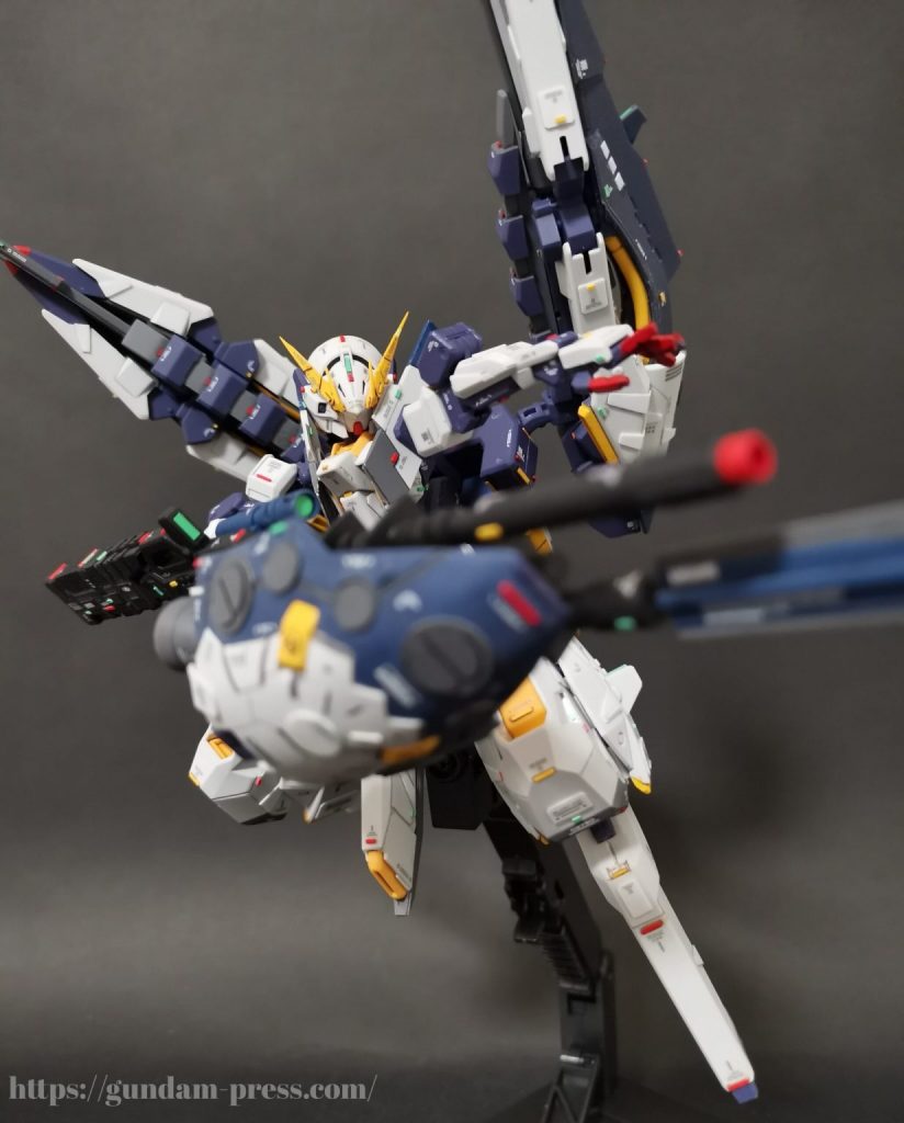 こちらはヘイズル改等のビームライフルをベースに改造した武装を装備させた状態です。