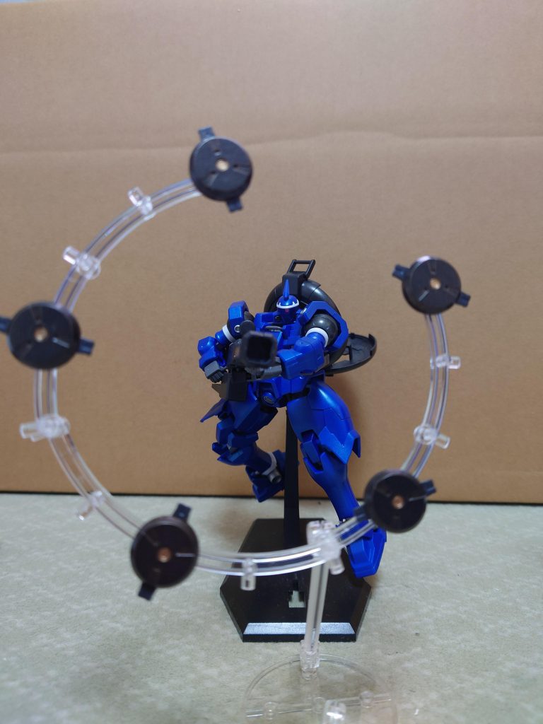 雰囲気だけなら極太ゲロビが出そうなやつです。実際プラネットディフェンサーって格闘以外無力化できて一方的に射撃できるタイプの防御兵装はかなり高性能な気がします。ゼロのバスターライフルを数発とはいえ防いだところも最強の盾として申し分ないと思ってます。あとプラネットディフェンサーの展開は私には写真とかのセンス含めて高難易度だと思い知らされました…