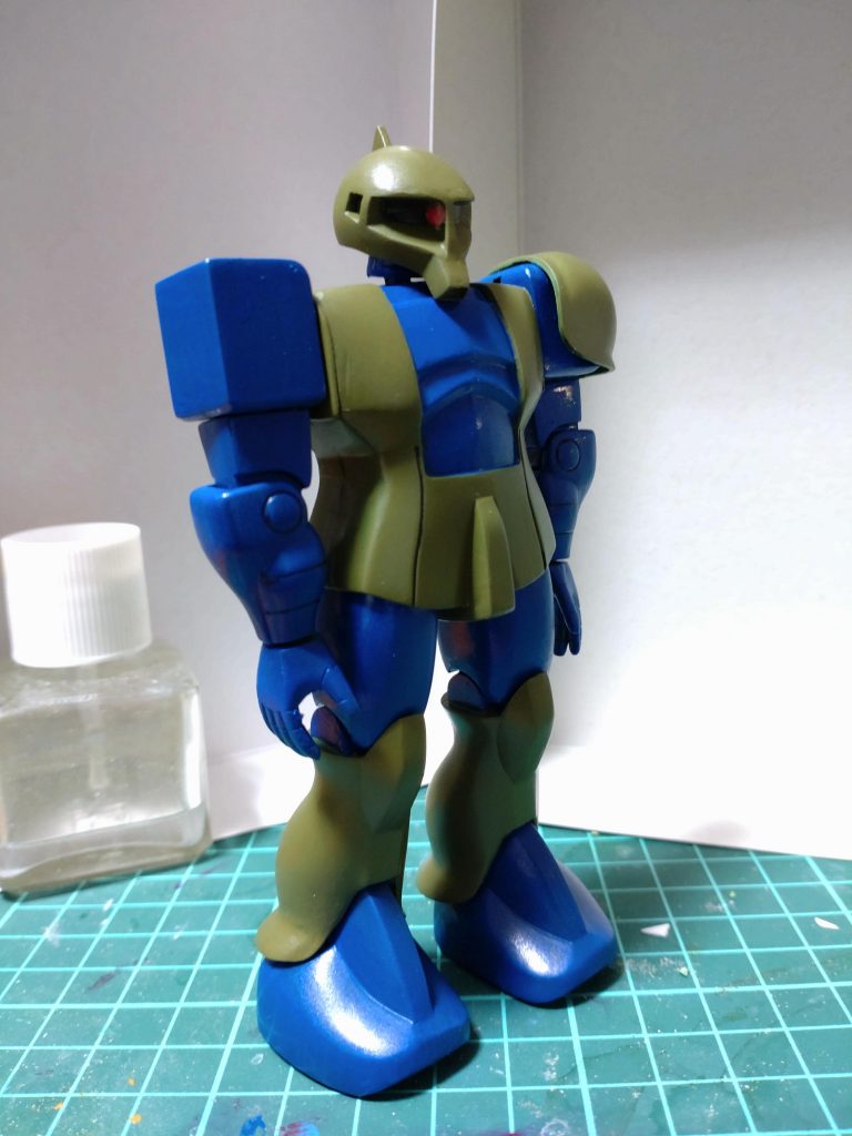 ほぼ固定です。旧キットの中では後発でかなり動くほうだそうな。しかし動かして遊ぶわけではありませんので、良いかなと。