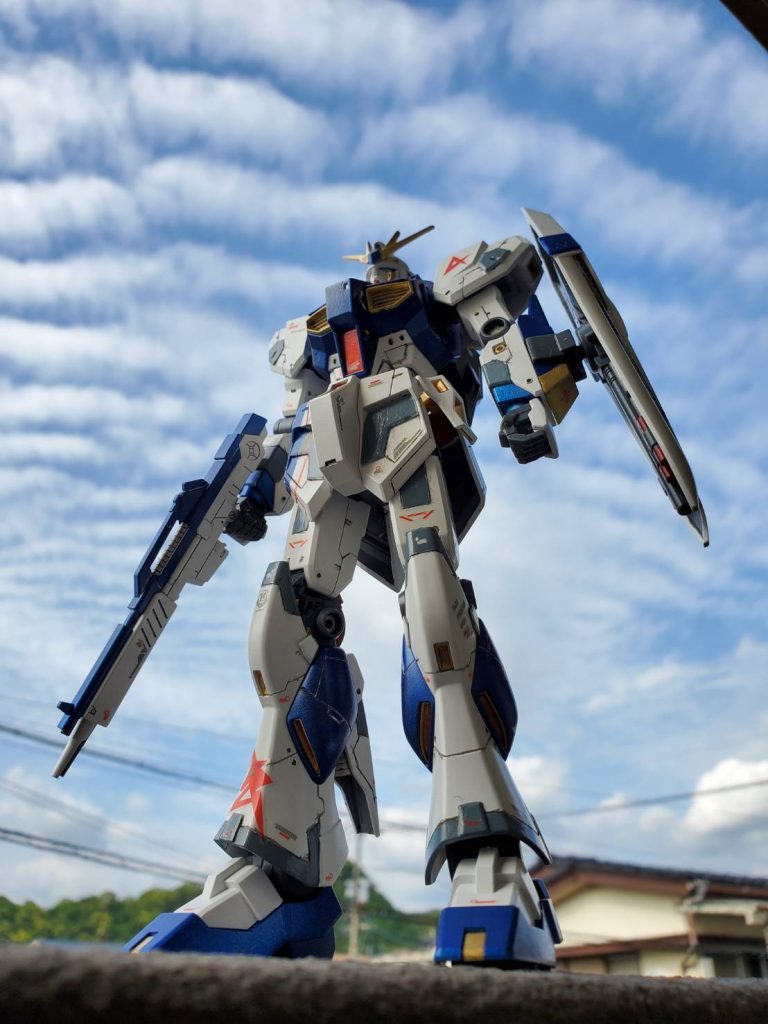 連休前にガンダム好きな同僚にプレゼントしたEGのνガンダムをガッツリ仕上げたみたいなんで許可を貰ってUPしました福岡のνガンダムを参考に塗ったらしいですw普段はガンプラ作らないらしいけど綺麗に仕上げてて良い感じだと思います✨