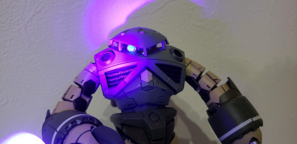 モノアイは蛍光クリアのおかげでピカりんこ