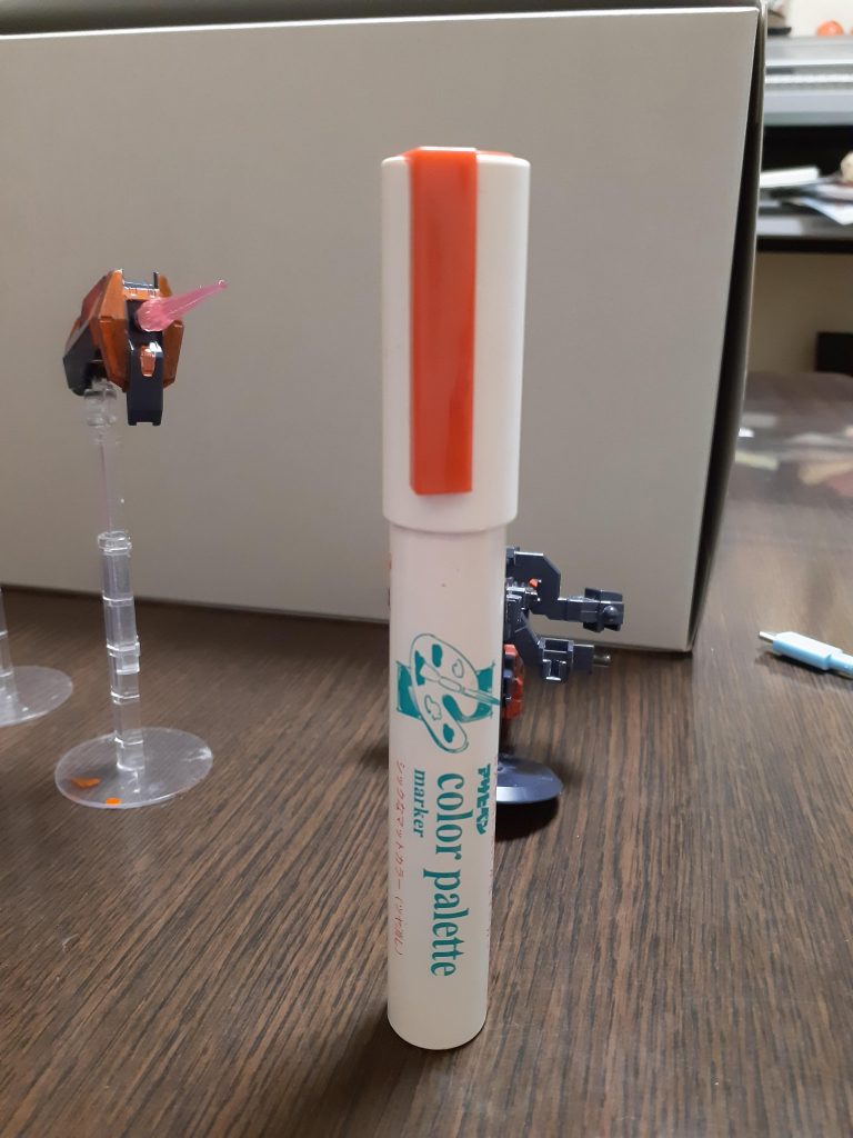 ちなみに赤は、このペンで塗りました。(ガンダムマーカーじゃないけど)