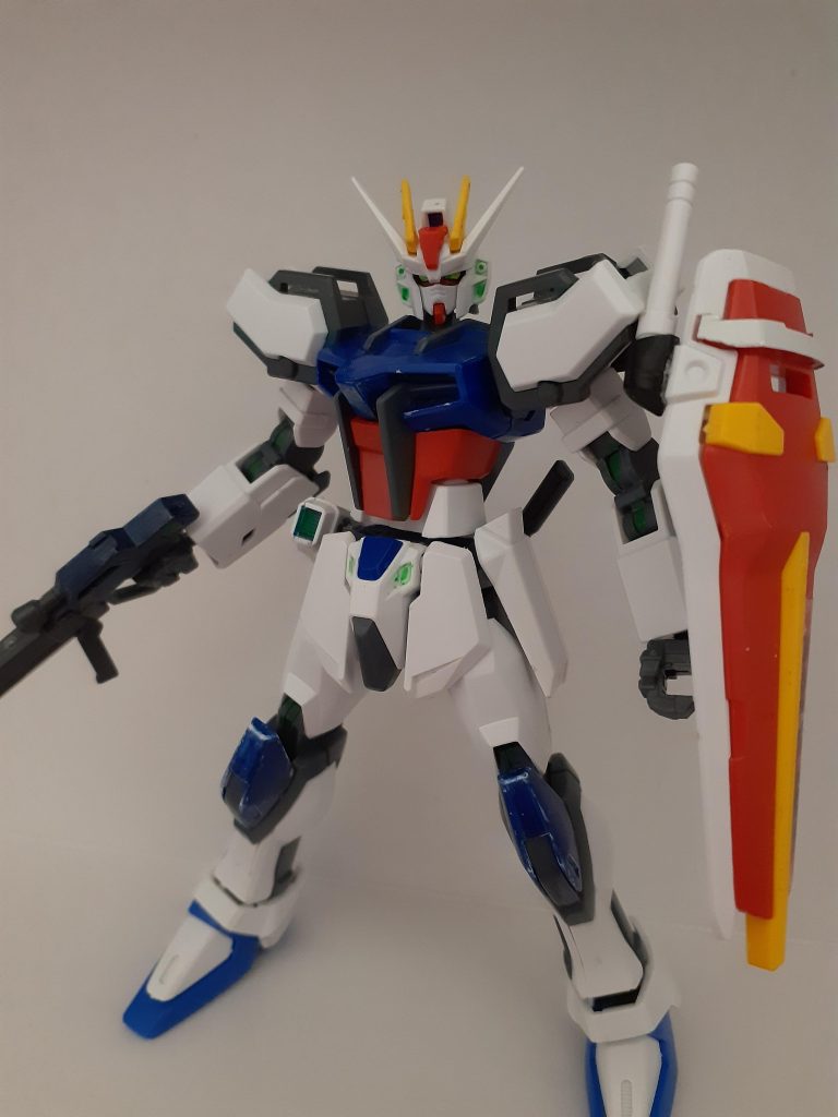 外観はストライクガンダムのままで、色々してきました。(足はフリーダムの物に交換しました)