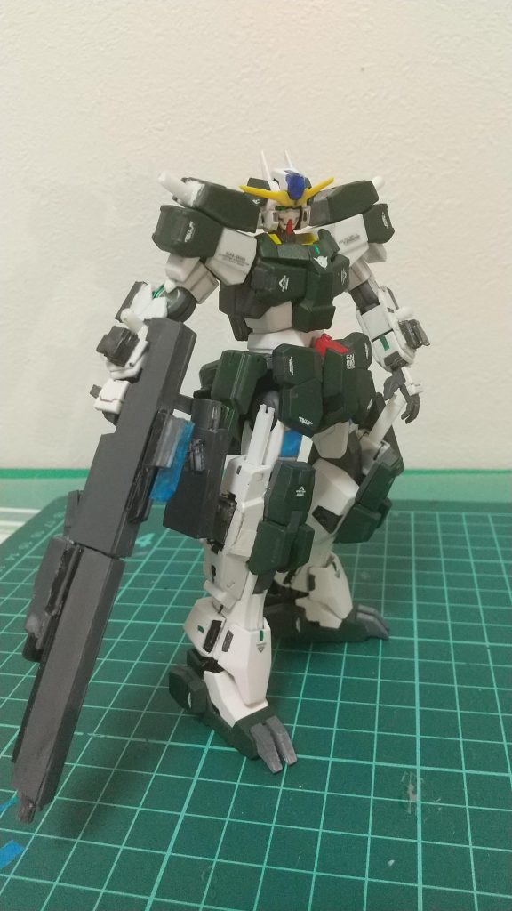 ガンダムサバーニャ第一形態武装                          ・GNスナイパーライフル改・GNビームサーベル×2・GNピストル改×2          ・GNバルカン(GNソード)2門     ・GN手榴弾×6(爆発 煙幕 粒子撹乱) ・GNミサイルポット(肩、胸、フロントスカート、膝、足)バックパックやビット兵器を装備していない状態です。