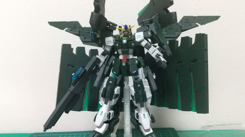 制作工程?知るかそんなもんアピールショットじゃ~ガンダムサバーニャ最終決戦仕様第四形態のケルディムの肩ににデュナメスのシールドをボールジョイントでくっ付けました。デュナメスみたいに肩についていないため腕を動かしても守りたいところにシールドを固定することが可能終わり!!